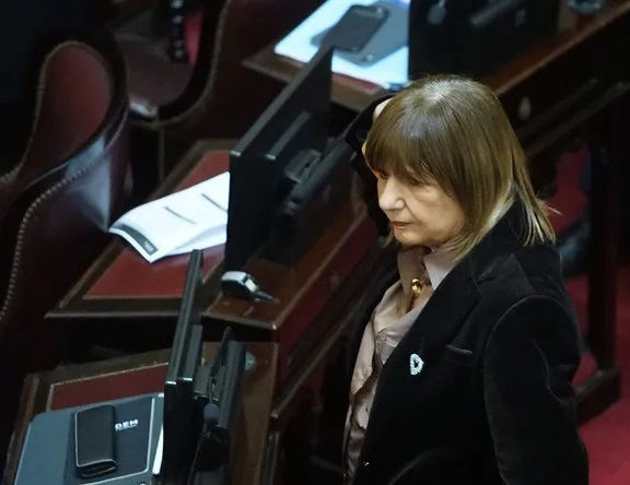 Senado: Patricia Bullrich no pudo imponer su agenda y se cayó la sesión 
